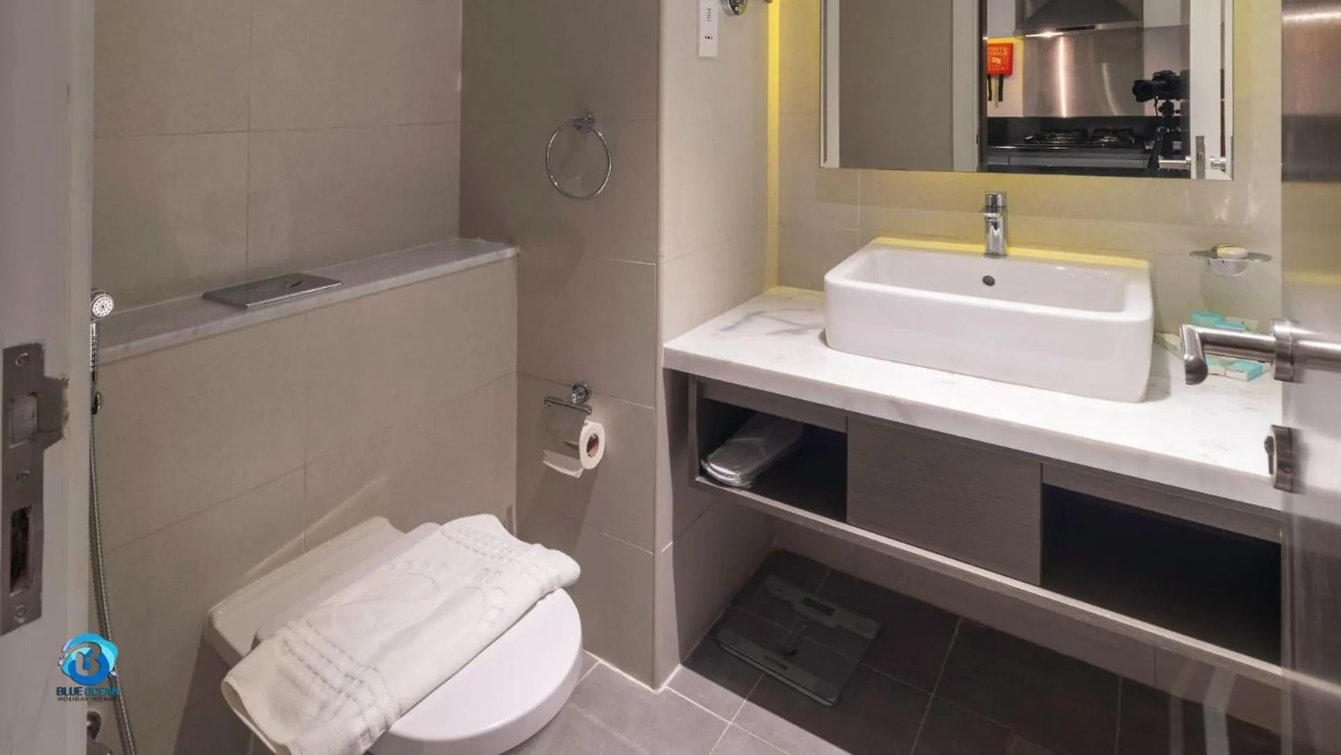 Damac Maison Prive, Canal View Studio And One Bedroom Apartments, Blue Ocean Holiday Homes Дубай