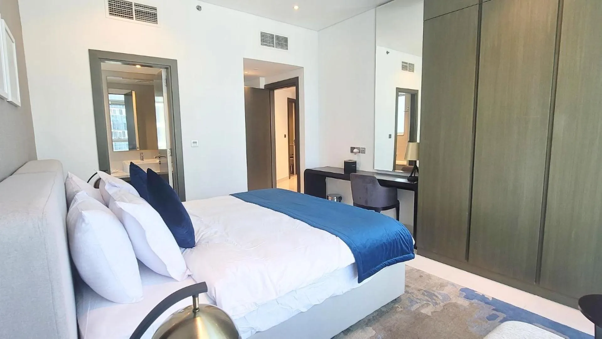 Damac Maison Prive, Canal View Studio And One Bedroom Apartments, Blue Ocean Holiday Homes Дубай Апартаменты